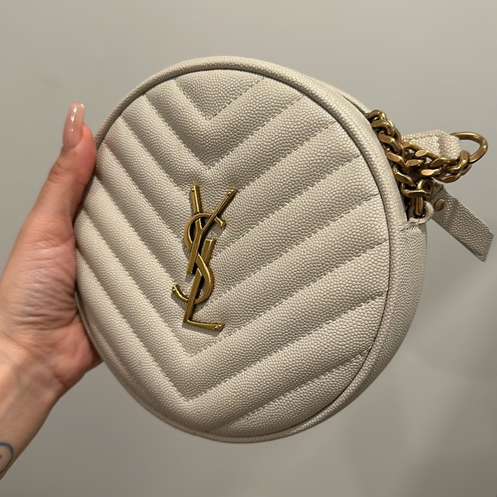 YSL VINYLE ROUND CAMERA BAG IN CHEVRON-QUILTED GRAIN DE POUDRE EMBOSSED LEATHER